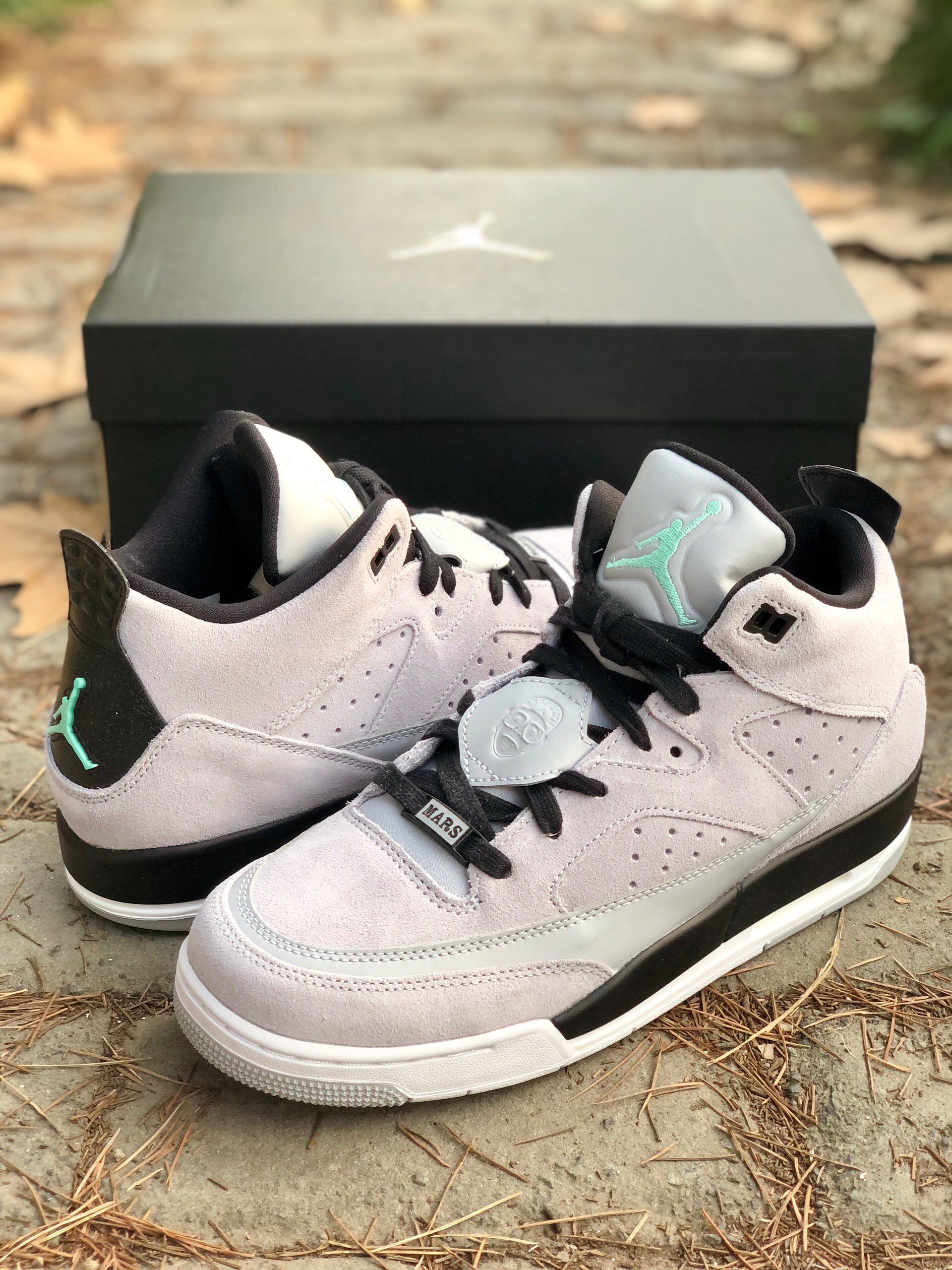 JORDAN SON OF LOW 灰绿