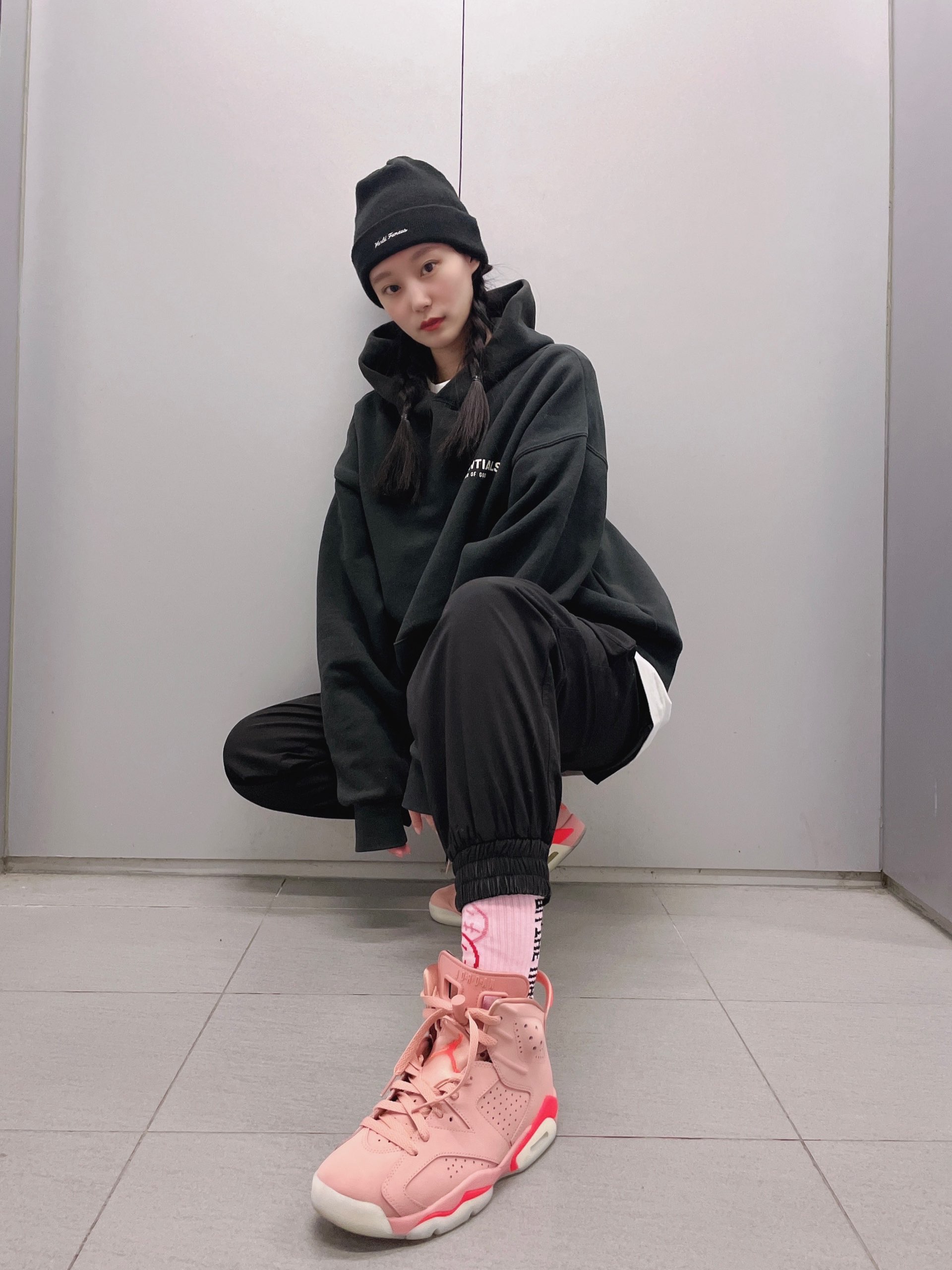 卫衣 fog essentials
裤子