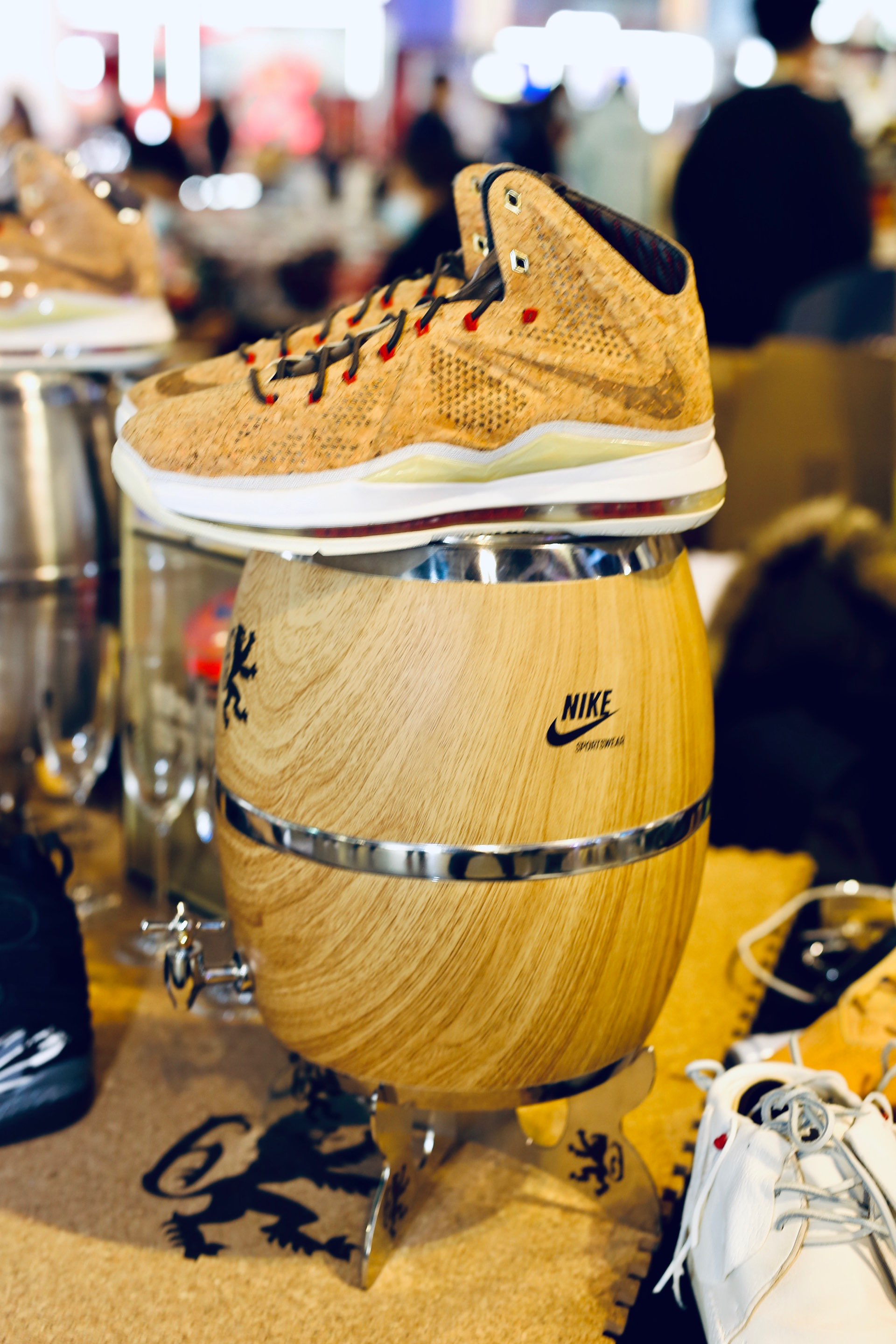 第一次看到LeBron10软木塞的周边配