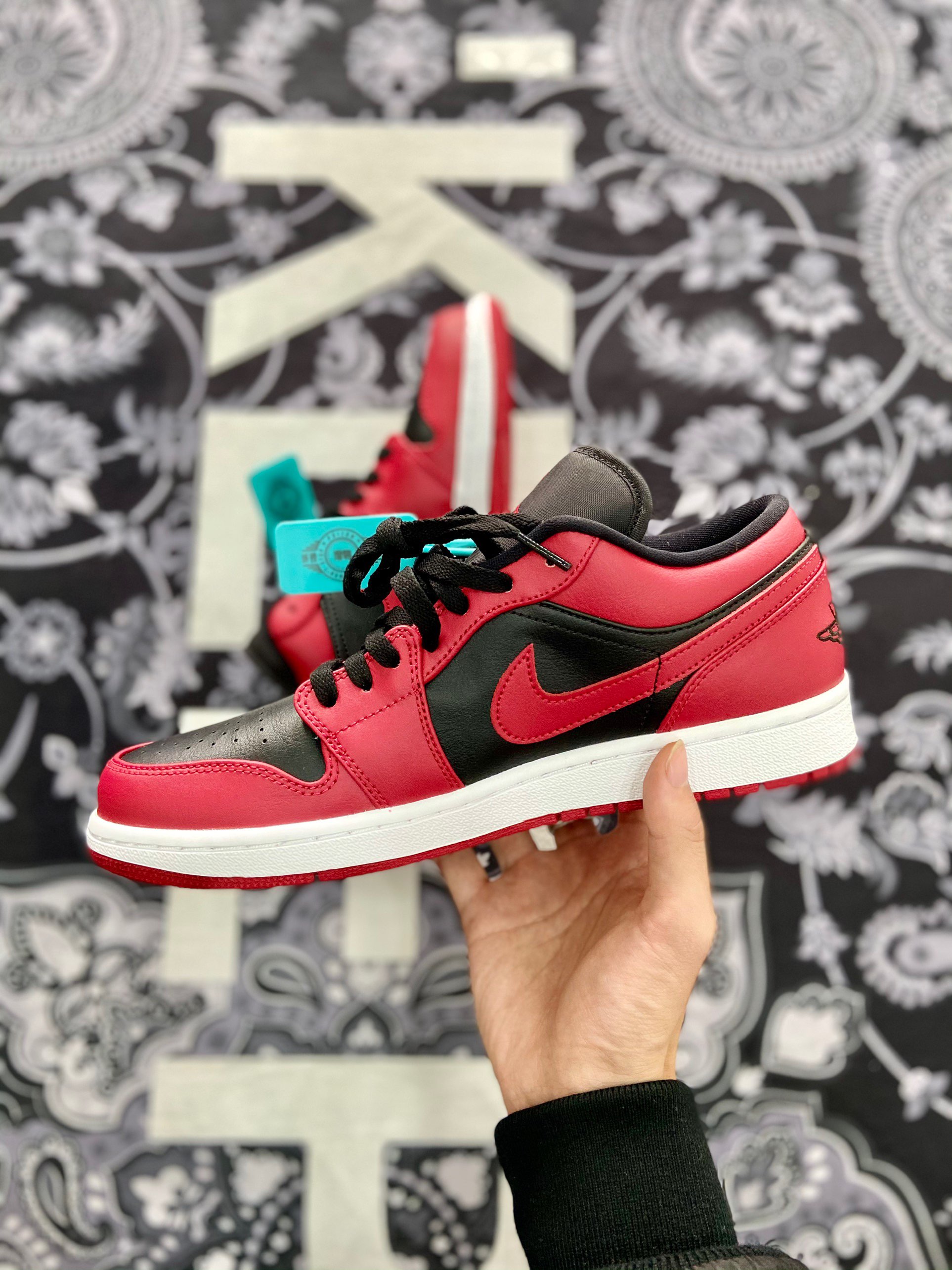 
 👟鞋款名称 aj1 low 反转黑红