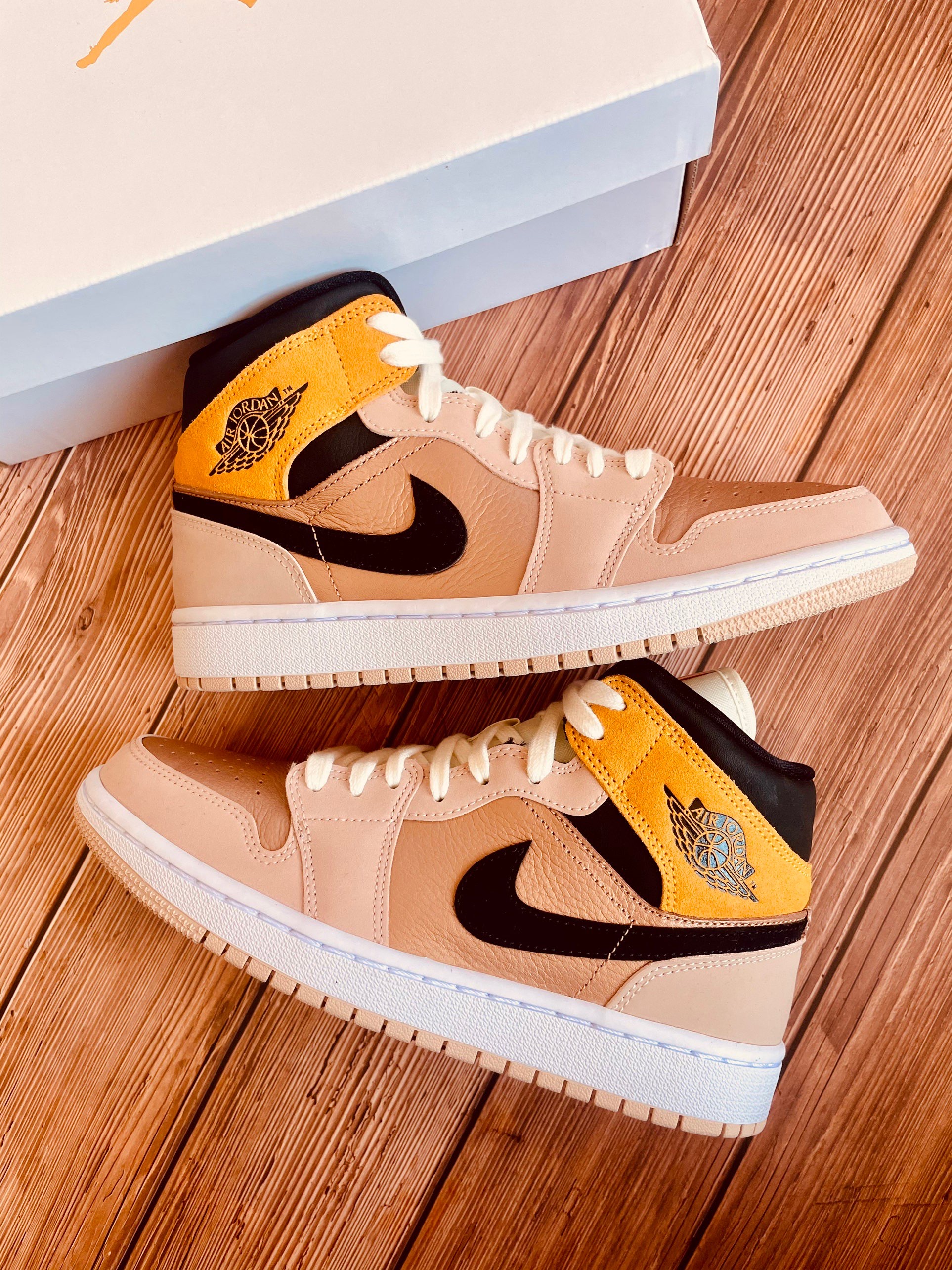 🌟Air Jordan 1 Mid SE