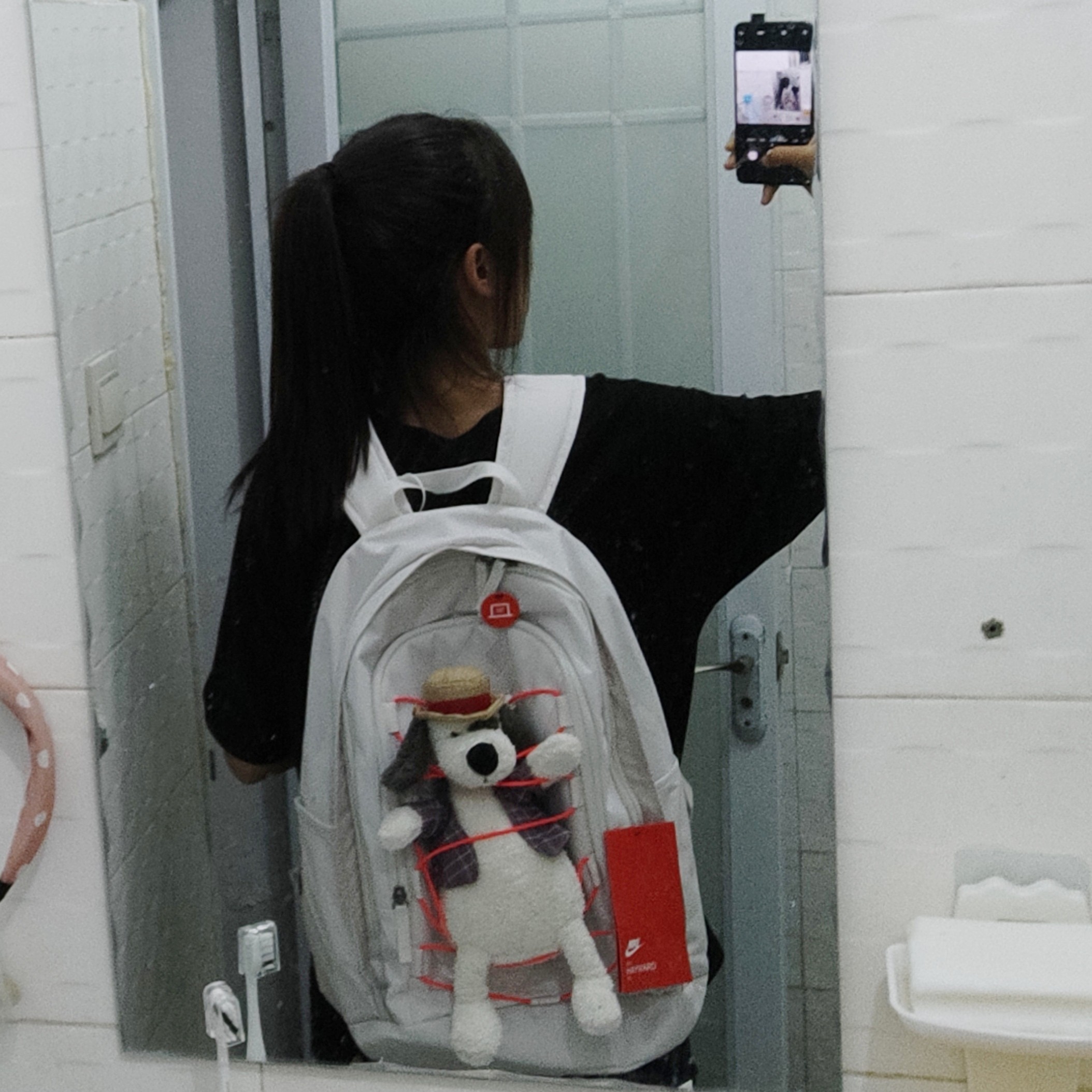 线头有点多  是不是正品真的有待考量  