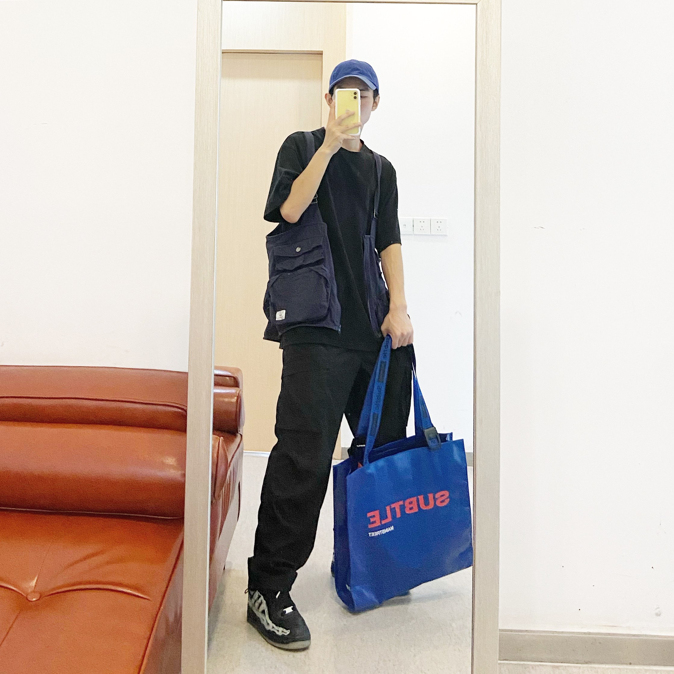 七月首发穿搭

帽子🧢：冠军
上衣👔：A
