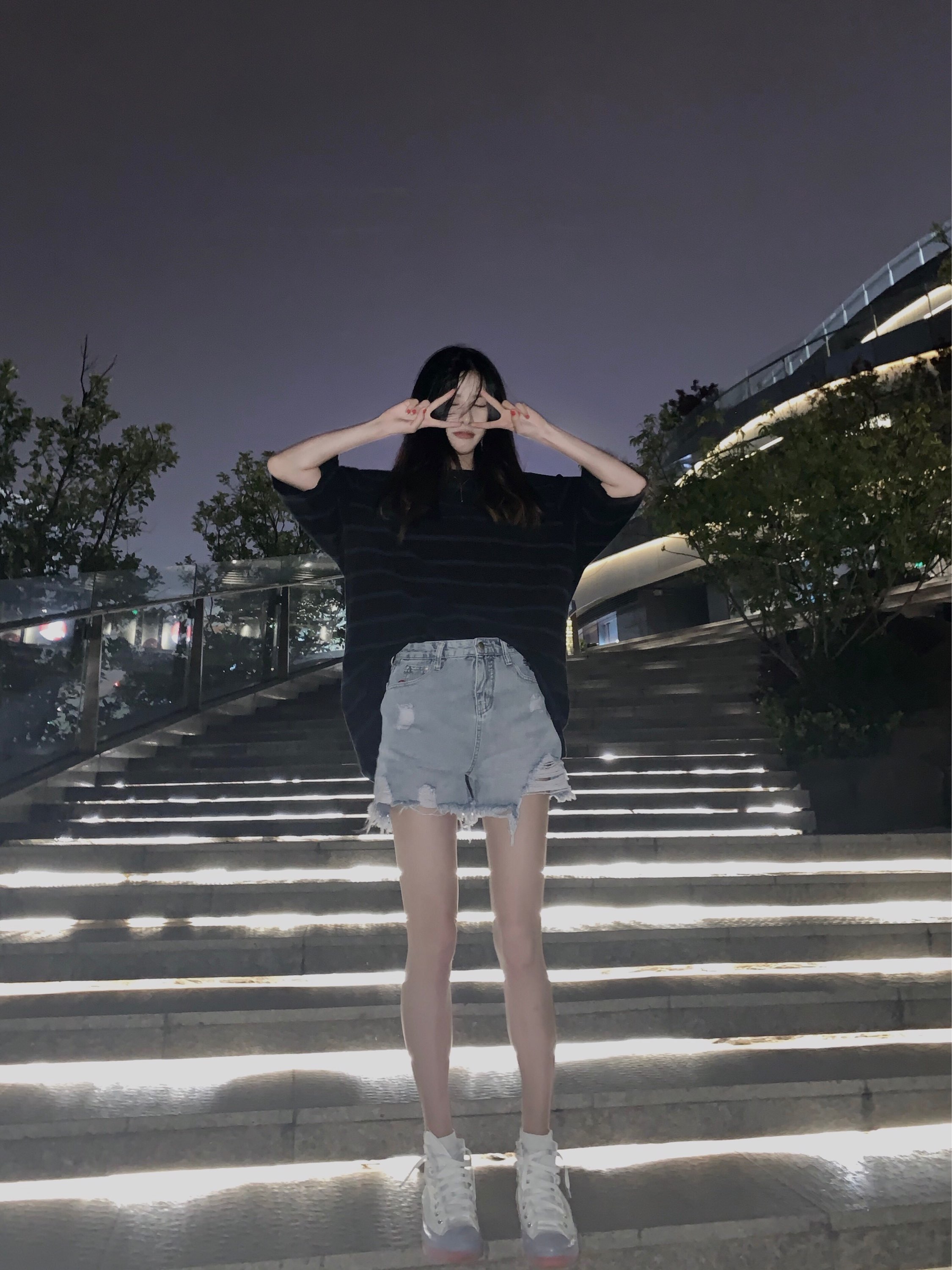 讲真，侧面看很好了，正面看好丑，脚背扁的
