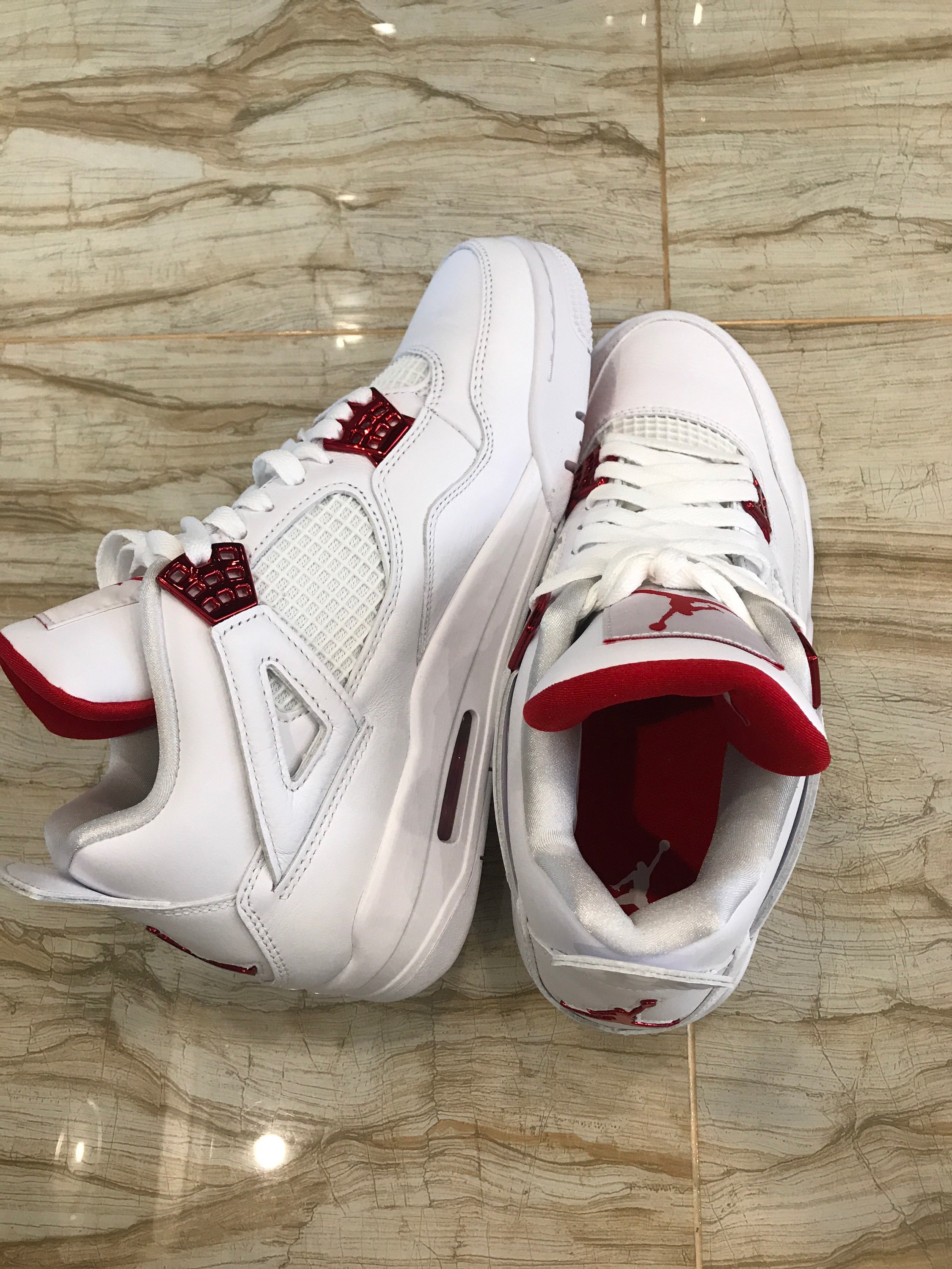 Air Jordan 4 白色/金属红