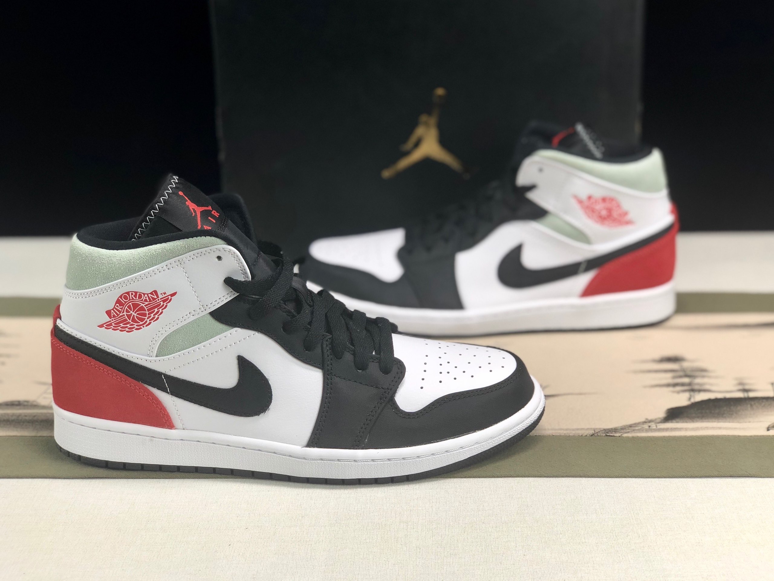 Air Jordan 1 Mid SE白