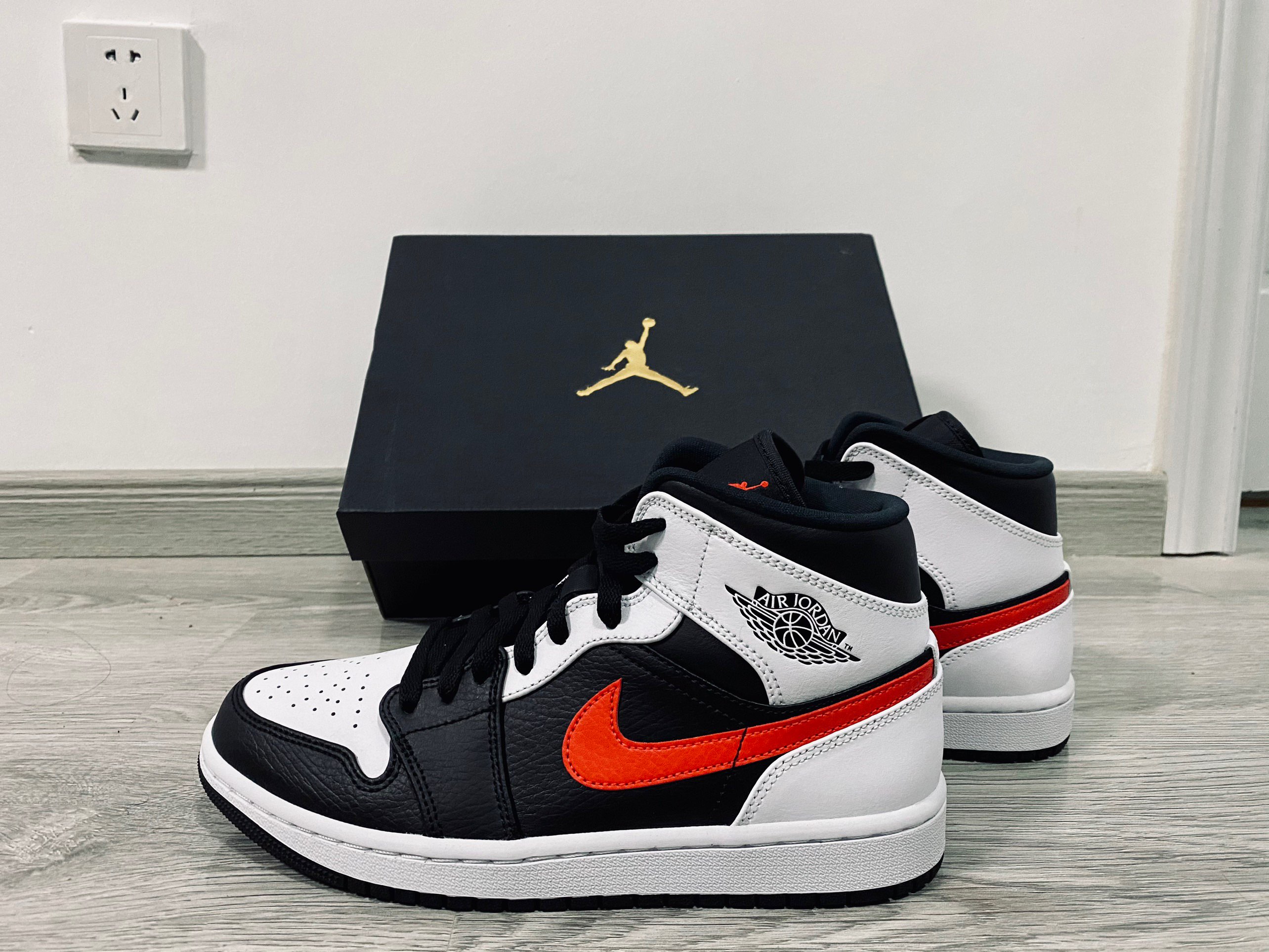 黑白熊猫本身很好搭衣服
红色的nike标