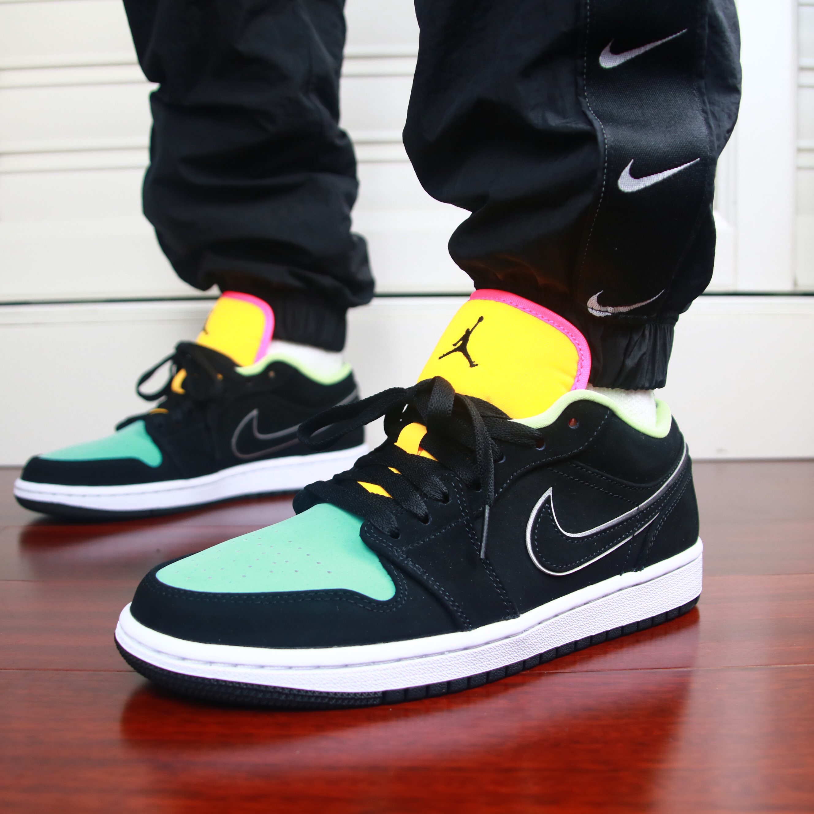 Aj1 low 黑篮黄 拼接
1️⃣鞋款