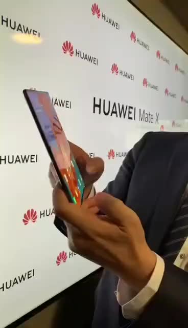 华为Mate X折叠屏手机真机展示
