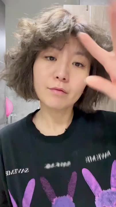 涂个防晒和唇釉就出门吧 也很美