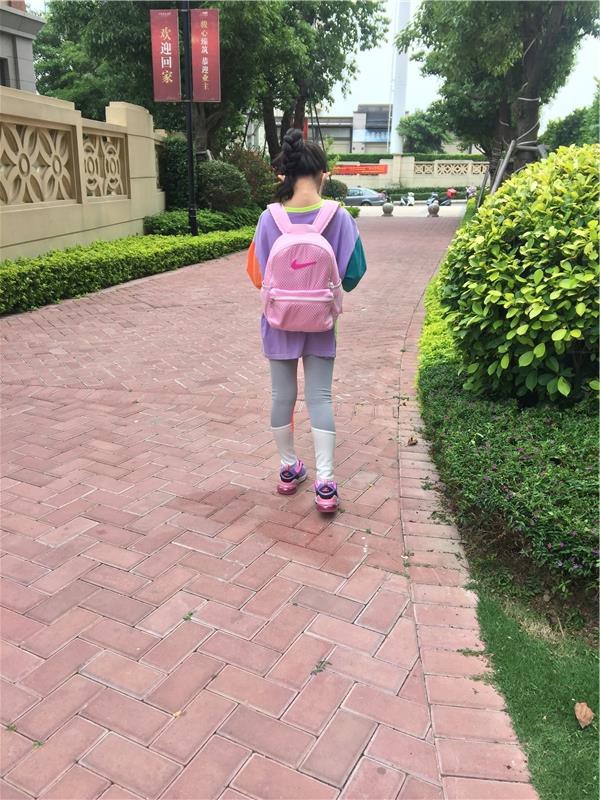 书包买来给女儿的，主要是他家是正品，买过