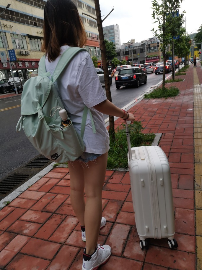 书包好好看吖，女票很喜欢哈哈哈哈