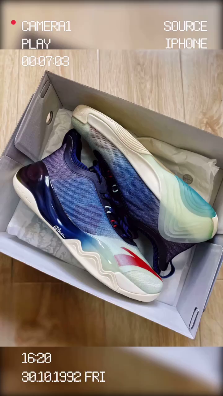 KT6 Low “丹青”配色以青色与藏蓝