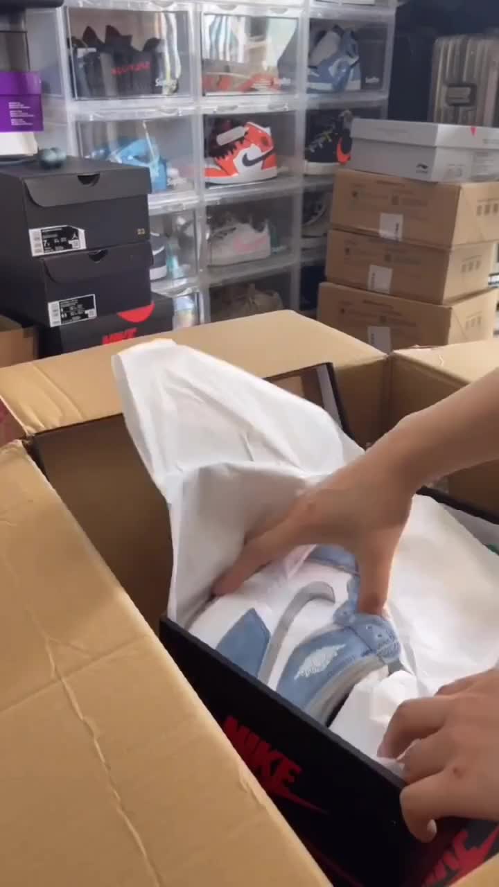 蓝色现在成了主流配色了
皇家蓝 小闪电 