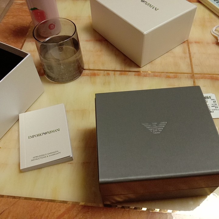 表盘设计：小巧精致。 走时精度：走时很准