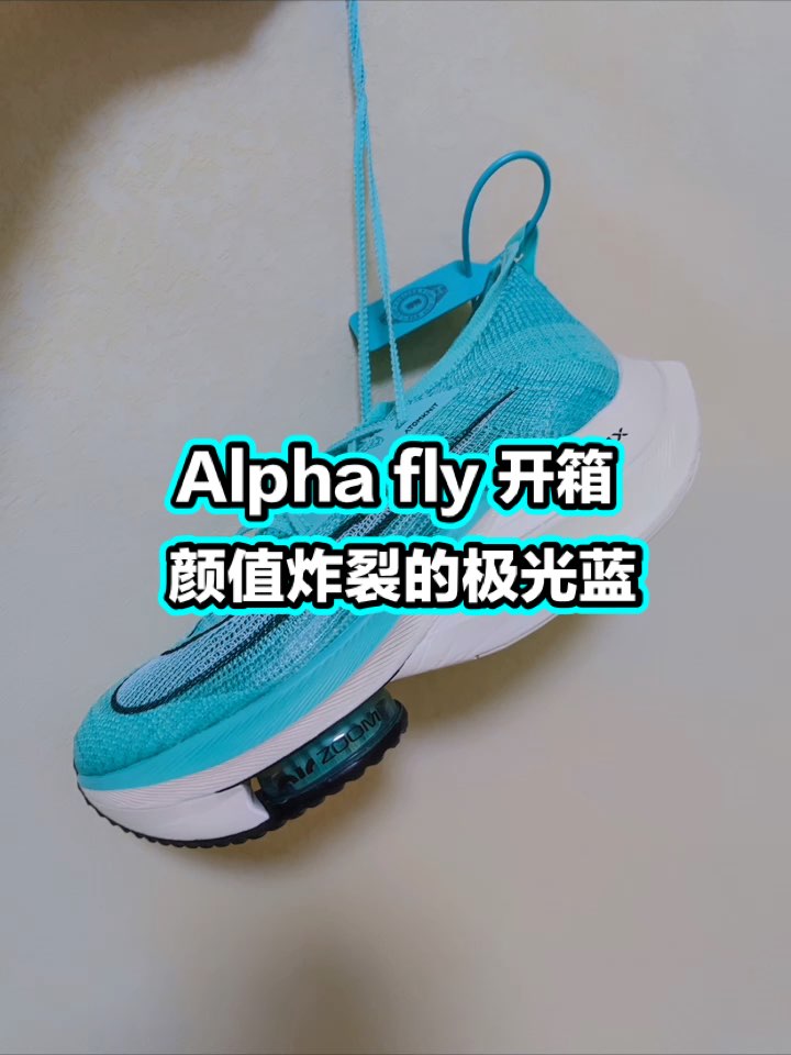 最近迷恋上跑步所以更加迷恋跑鞋,喜欢运动