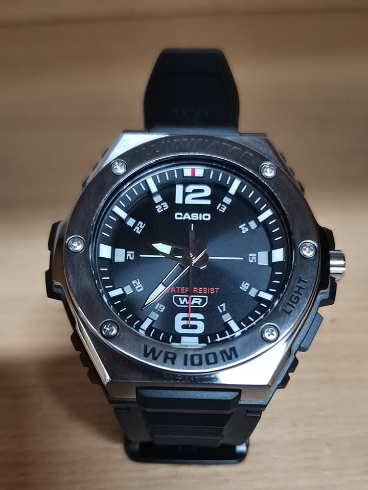客服很有耐心，手表很轻，带起来很合手。5