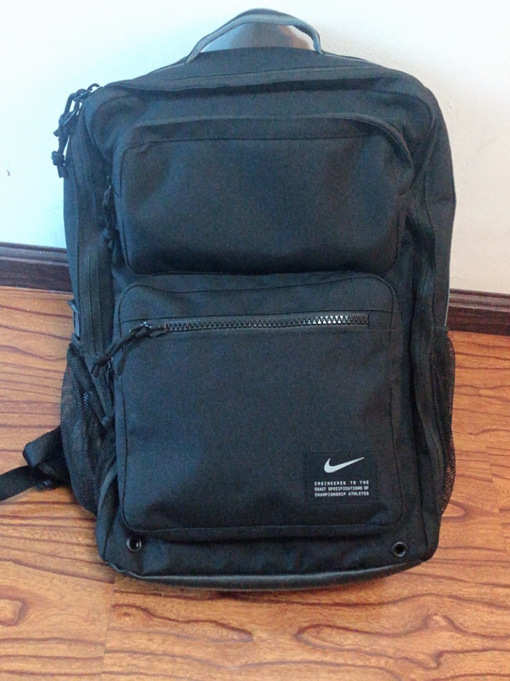 背包绝对够大，质量很好，价格全网最低，很