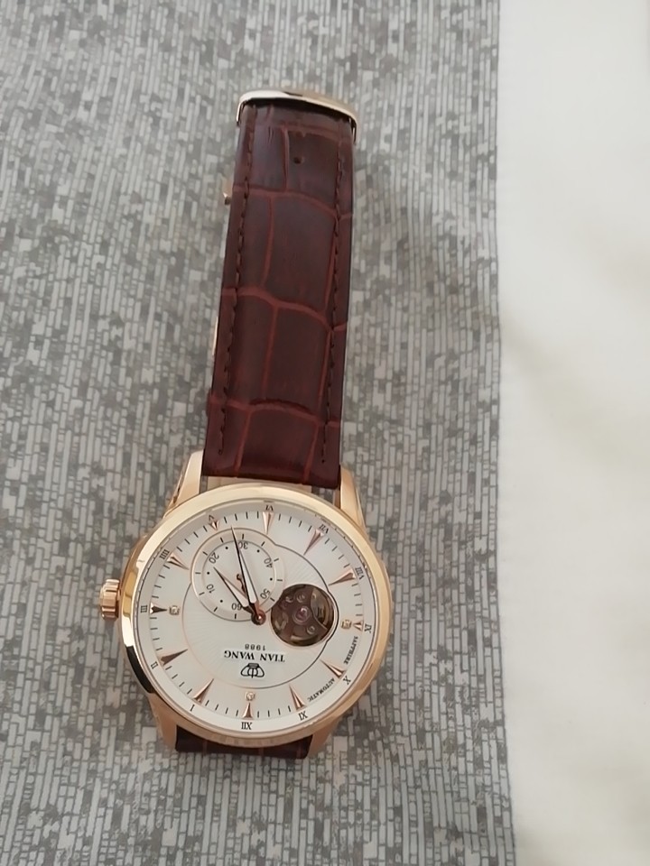 美观大方，带了20天差了2分钟，精准正品