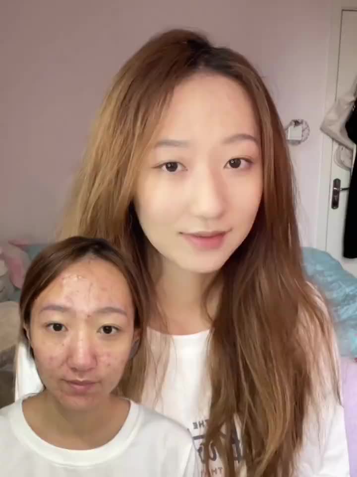 当代大学生在家的早八妆容