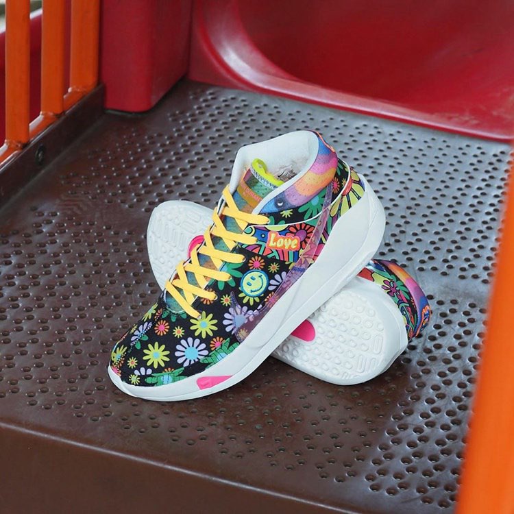 【满印太阳花点缀鞋身！全新配色 Nike