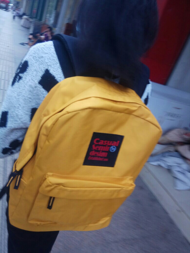 妹妹很满意，颜色有点点暗，不过她挺满意的