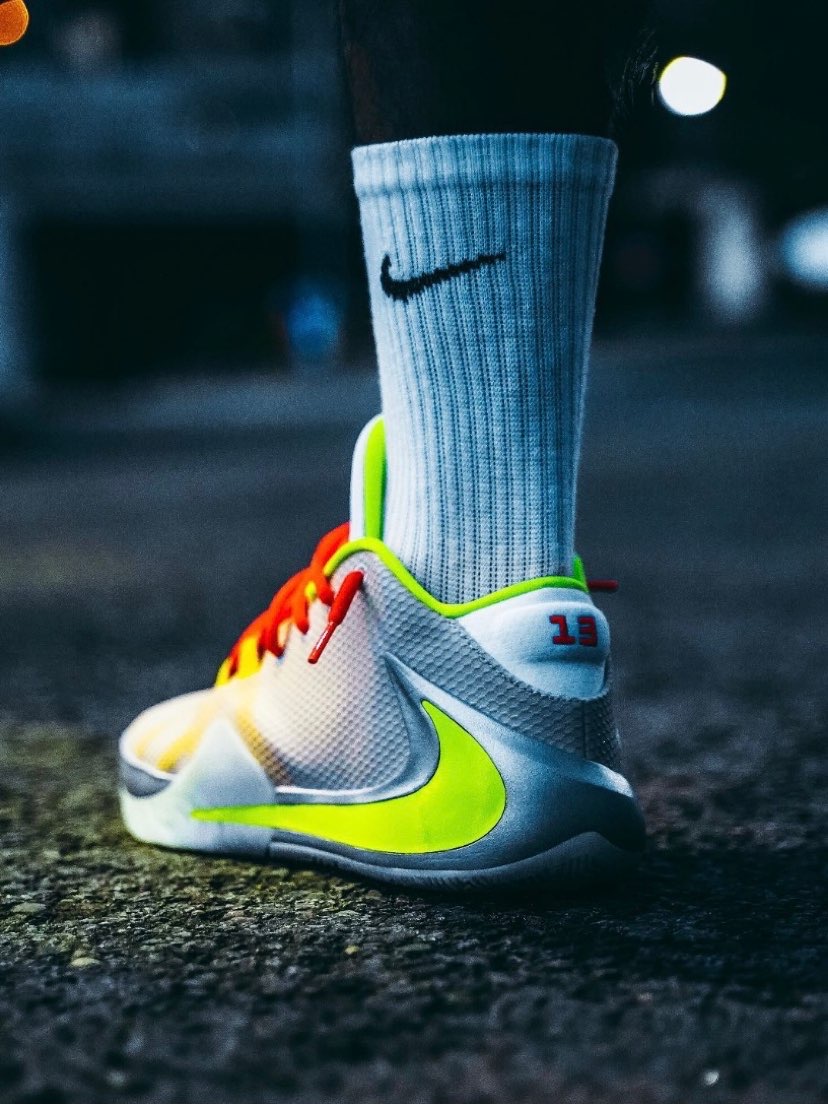     这是早期nike官网定制的一双字