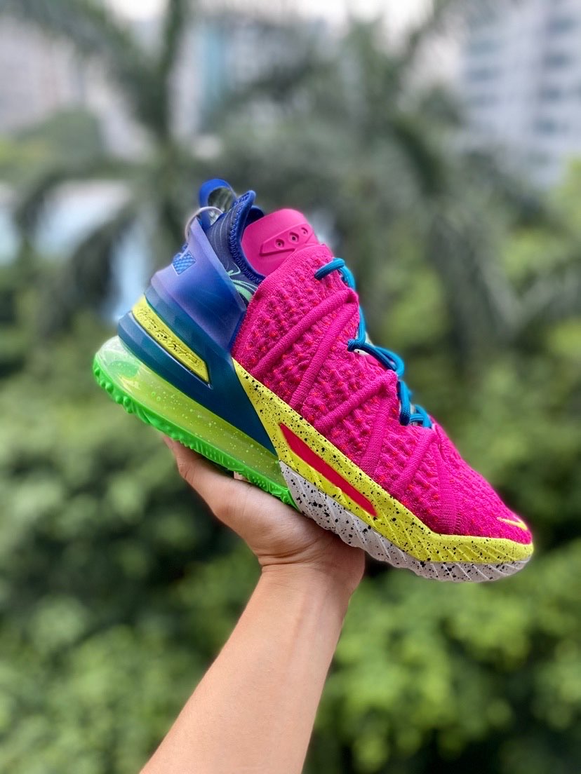 今天给大家开箱的是我618期间入手的
詹