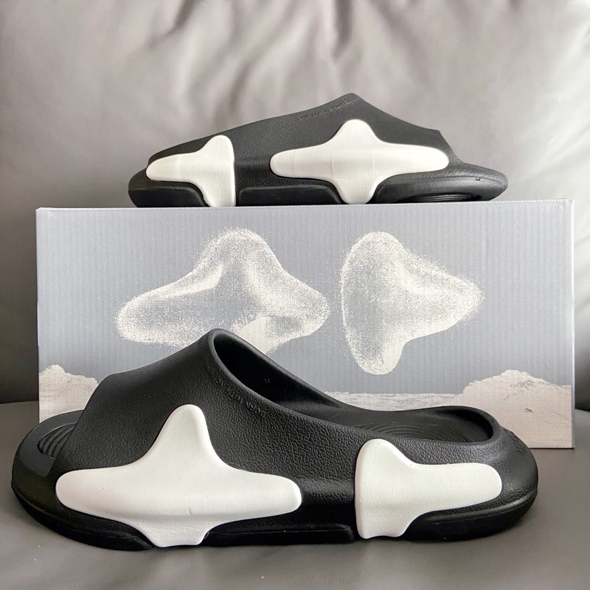 今年大火的拖鞋 人手一双必备 👍
鞋盒也