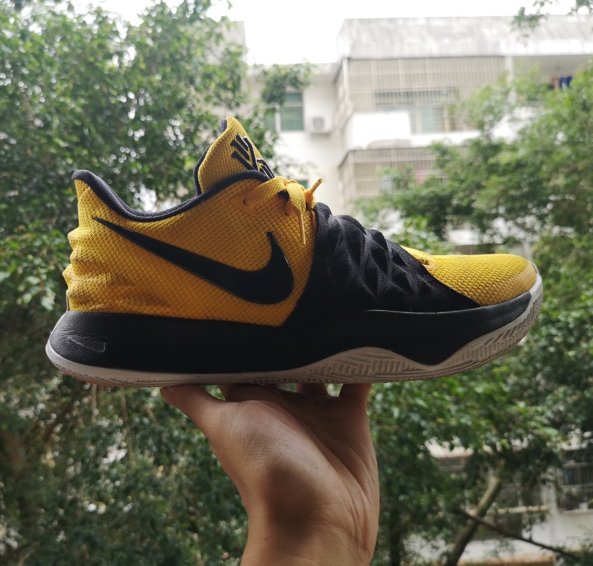 Nike Kyrie Low 1 李小龙