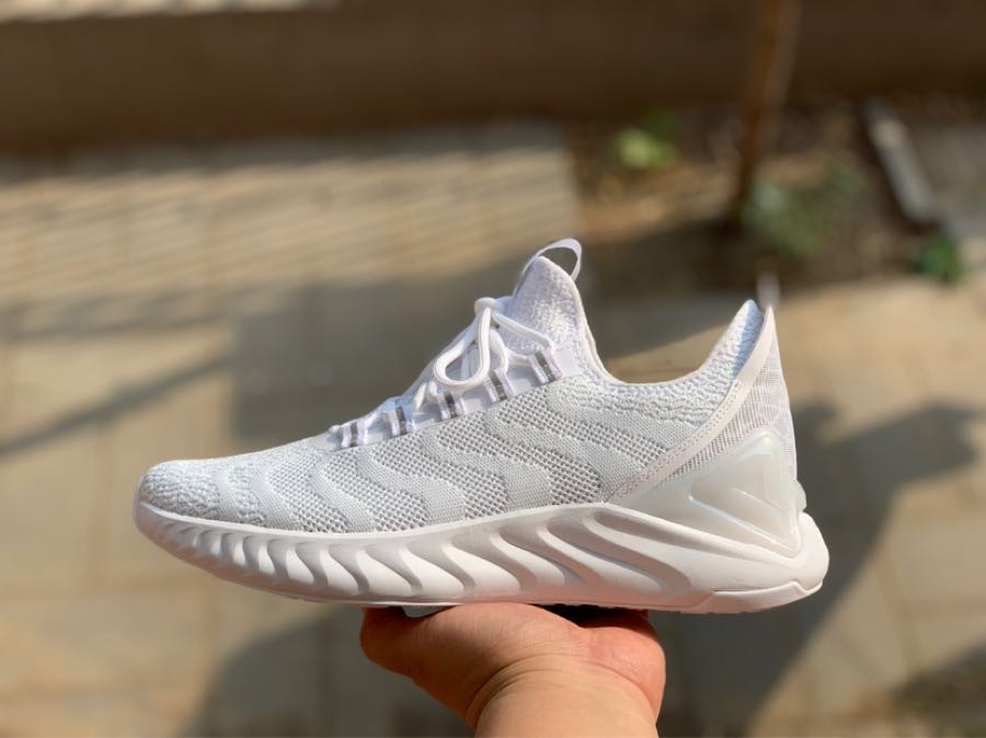 大白 态极1.0 跑鞋 与之前态极跑鞋比