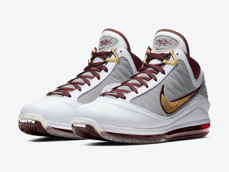 球鞋推荐

Nike LeBron 7 
