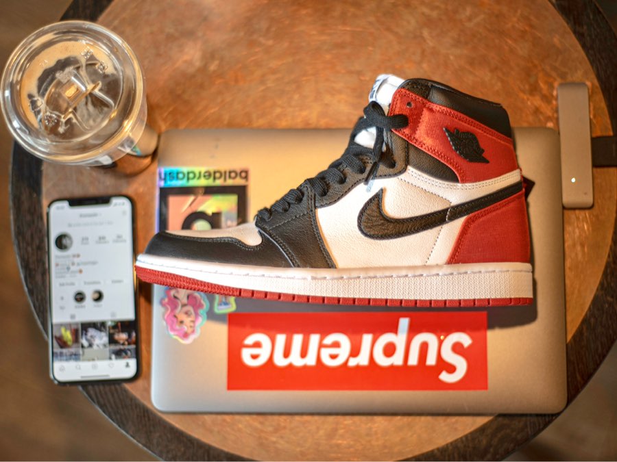 aj1高帮黑脚趾红丝绸