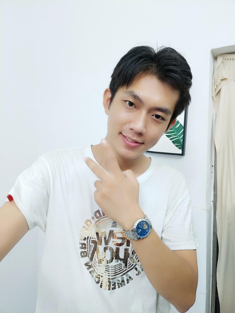 这手表太帅了，材质真不错，做工各方面都很