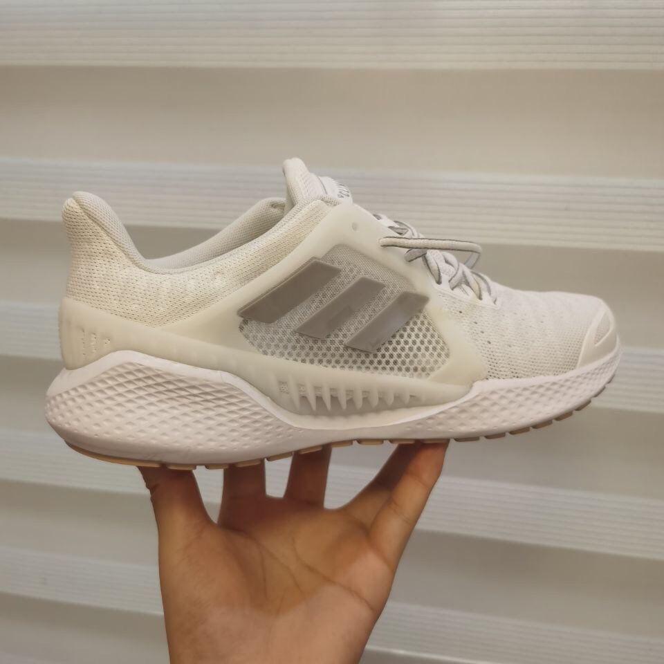 一双冬天穿会特别凉快的鞋

