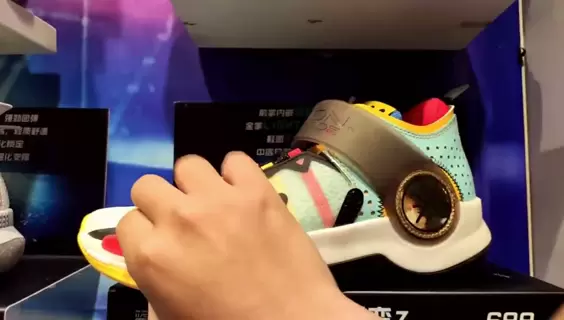 👟鞋款名称
LiNing李宁 裂变7 回