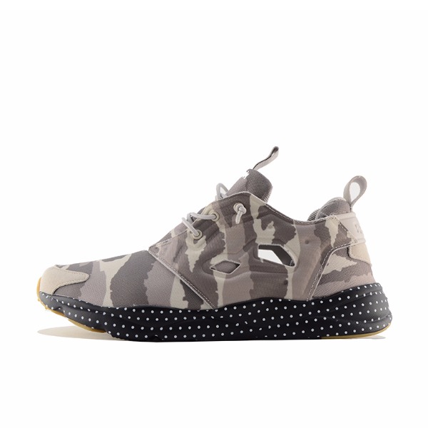 推荐商品：Reebok/锐步 Furylite 运动休闲鞋 防滑耐磨轻便减震舒适透气低帮合成革圆头网布包裹性 camouflage/Gray/Black

 灰迷彩