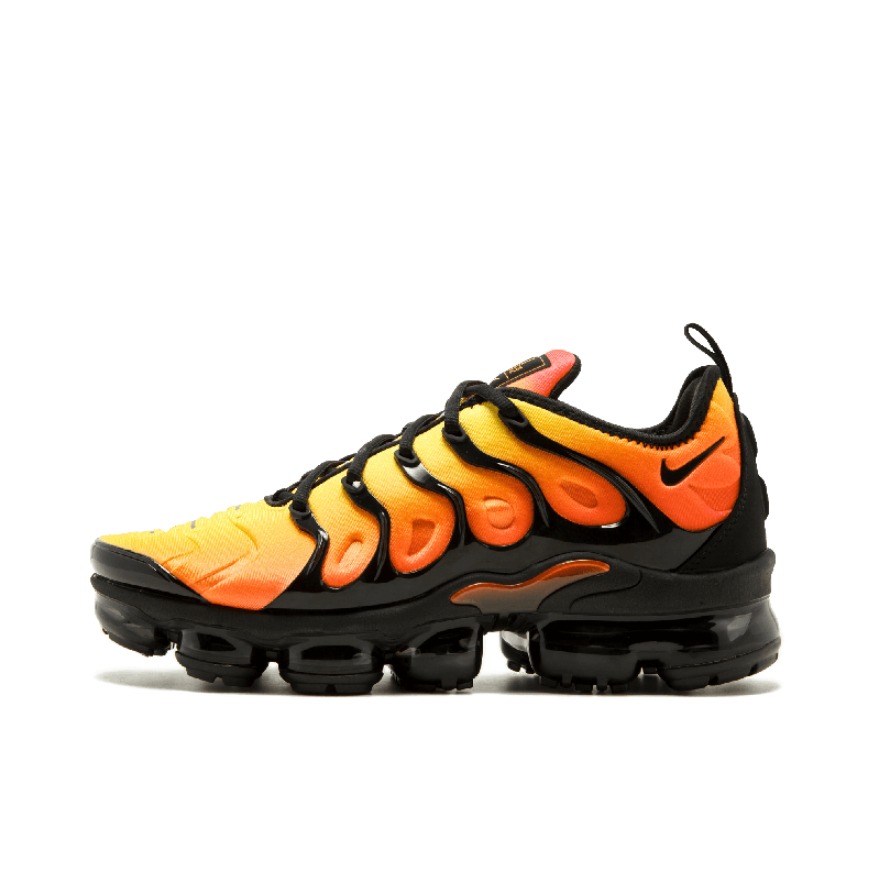 推荐商品：Nike Air VaporMax Plus 跑鞋 全掌气垫减震回弹防滑耐磨舒适透气运动织物 Black Orange Crimson 黑橙色