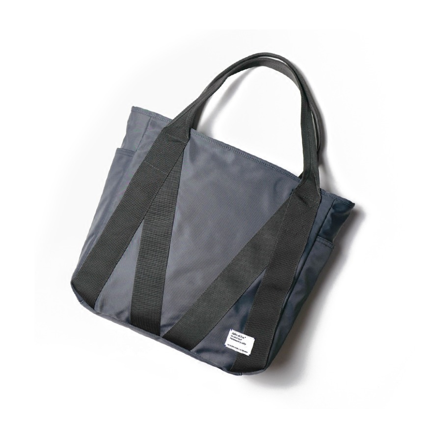 推荐商品：Jules et Jim/祖与占 纯色休闲托特包