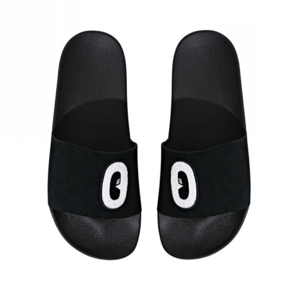 推荐商品：adidas Originals Adilette 一字 潮流时尚 轻便透气 防滑 沙滩 拖鞋 Core Black/Ftwr Whtie 全黑眼睛