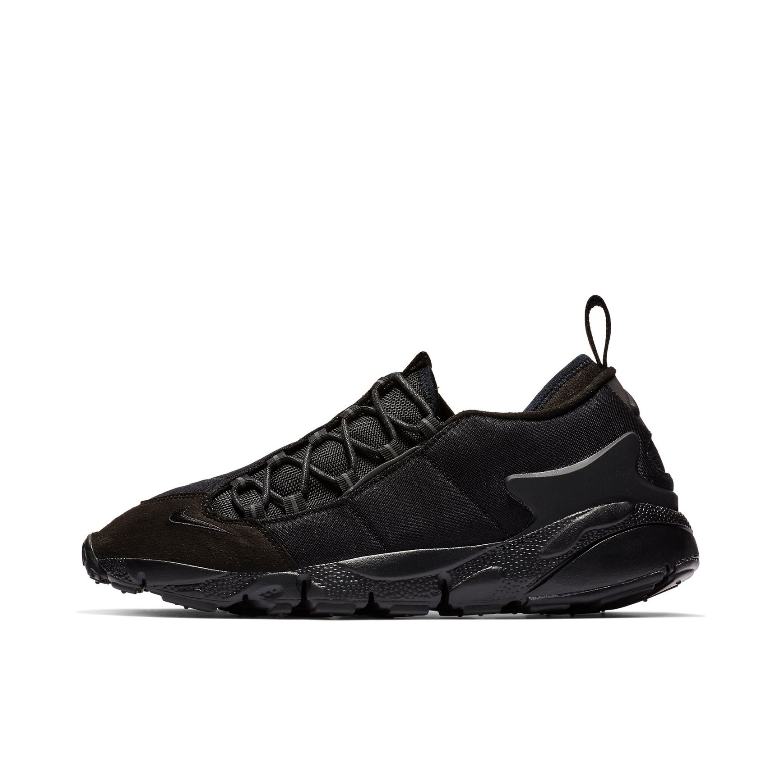 推荐商品：Nike Air Footscape NM 运动休闲鞋 舒适百搭耐磨透气低帮防滑生活圆头系带 Triple Black 纯黑