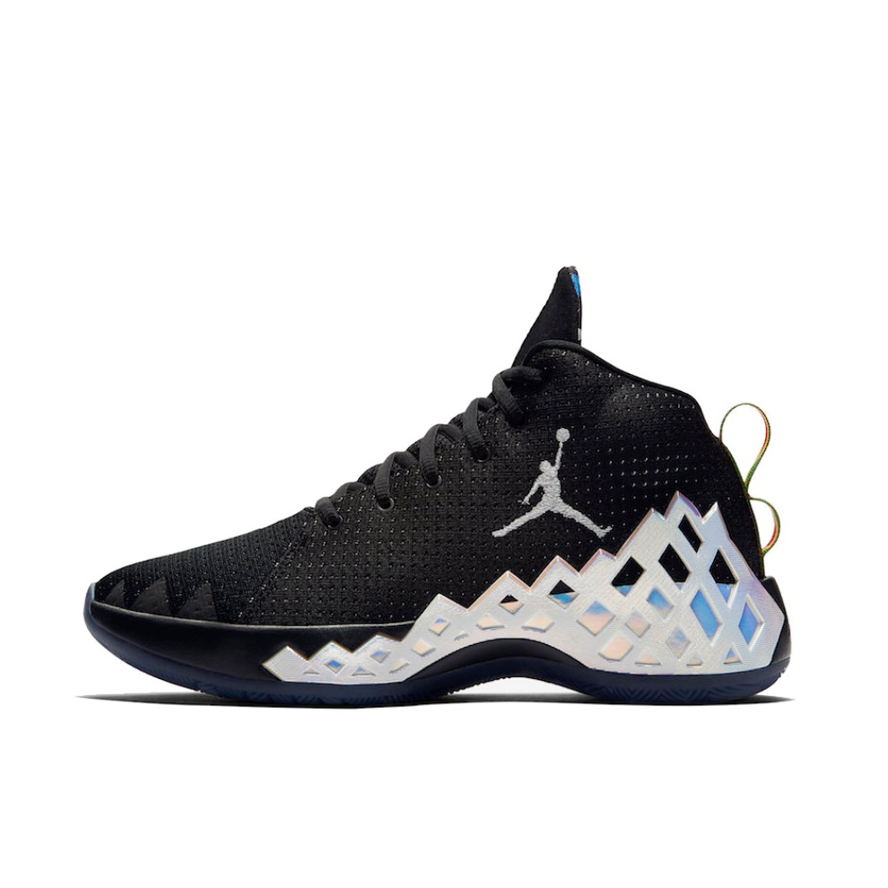 推荐商品：Jordan Jumpman Diamond 篮球鞋 耐磨防滑回弹缓震实战 White/Black Quai54联名/黑白