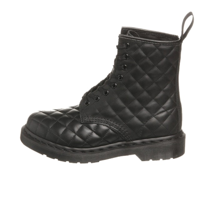 推荐商品：Dr.Martens 马汀博士 1460 英伦风 复古时尚 软皮光面 舒适保暖 百搭休闲 马丁靴 黑色格纹