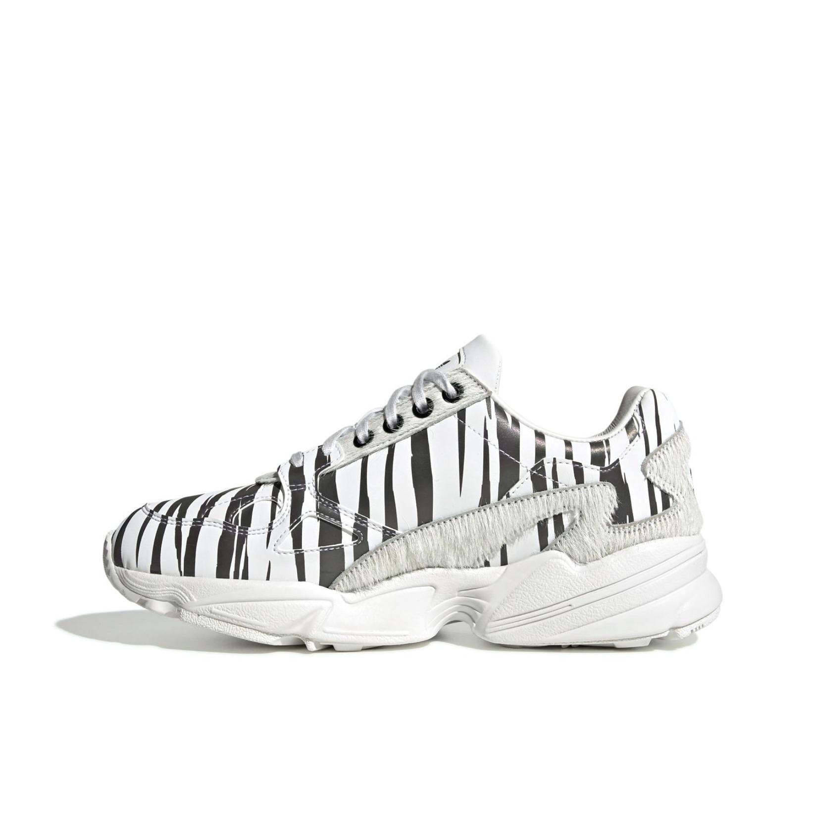 推荐商品：adidas Originals Falcon 轻便耐磨 舒适透气 复古 运动 休闲鞋 老爹鞋 Crystal White/Core Black 水晶白/黑色