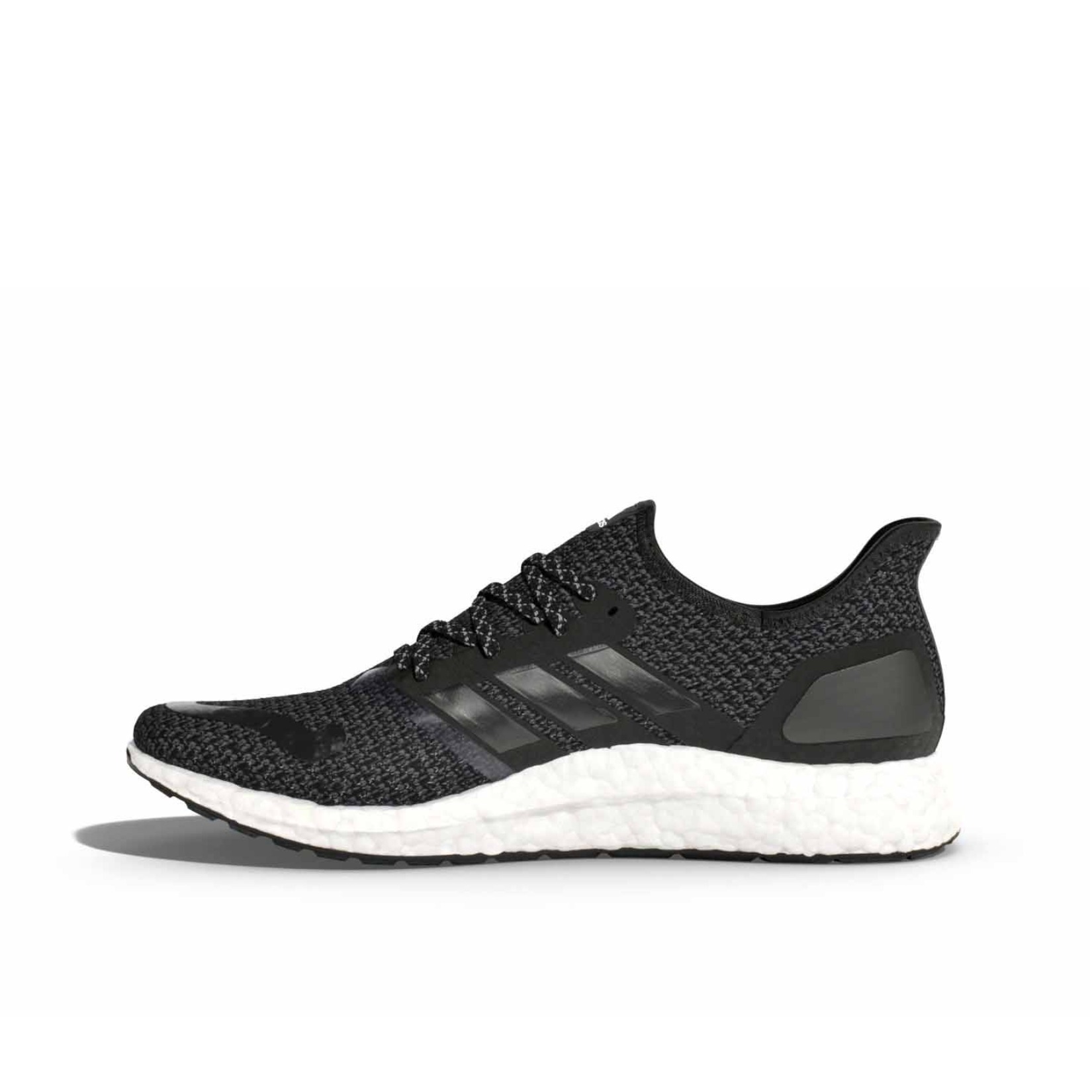 推荐商品：adidas Ultraboost 跑鞋 透气防滑耐磨缓震轻便休闲运动支撑织物减震防水抗扭转圆头 Black 黑色/银色