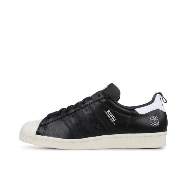 推荐商品：【宋雨琦同款】 adidas Originals Superstar 板鞋 轻便贝壳头薄底舒适百搭耐磨复古 黑白色
