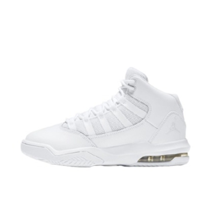 推荐商品：Jordan Max Aura 篮球鞋 复古百搭舒适缓震防滑耐磨合成革 White 纯白