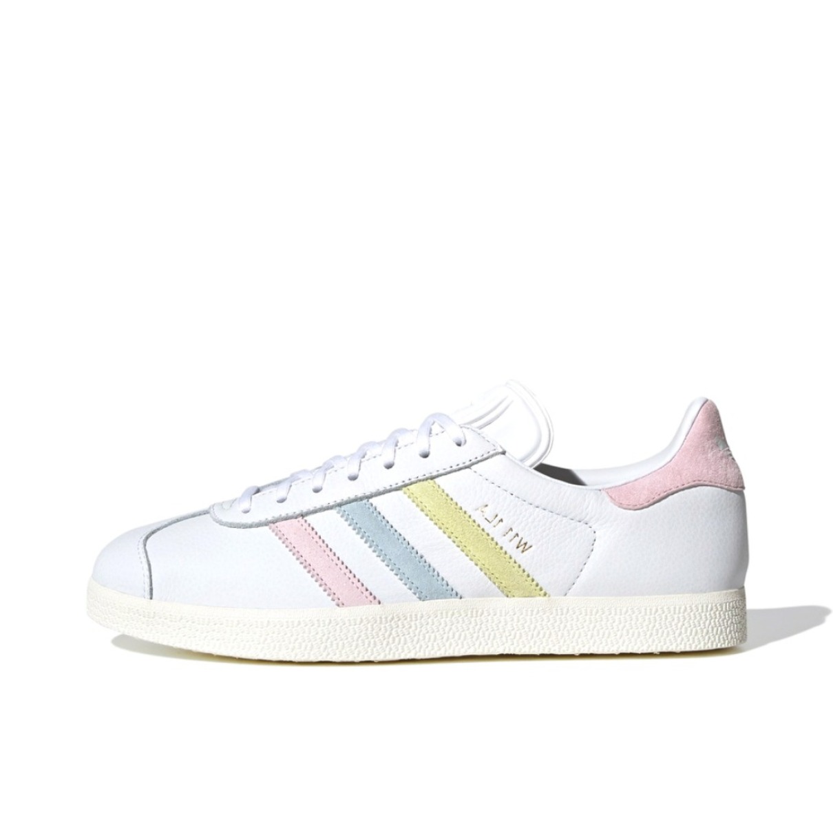推荐商品：adidas Originals Gazelle T头鞋 德训鞋 板鞋 轻便复古薄底舒适百搭减震耐磨贴合圆头 白/粉/浅天蓝