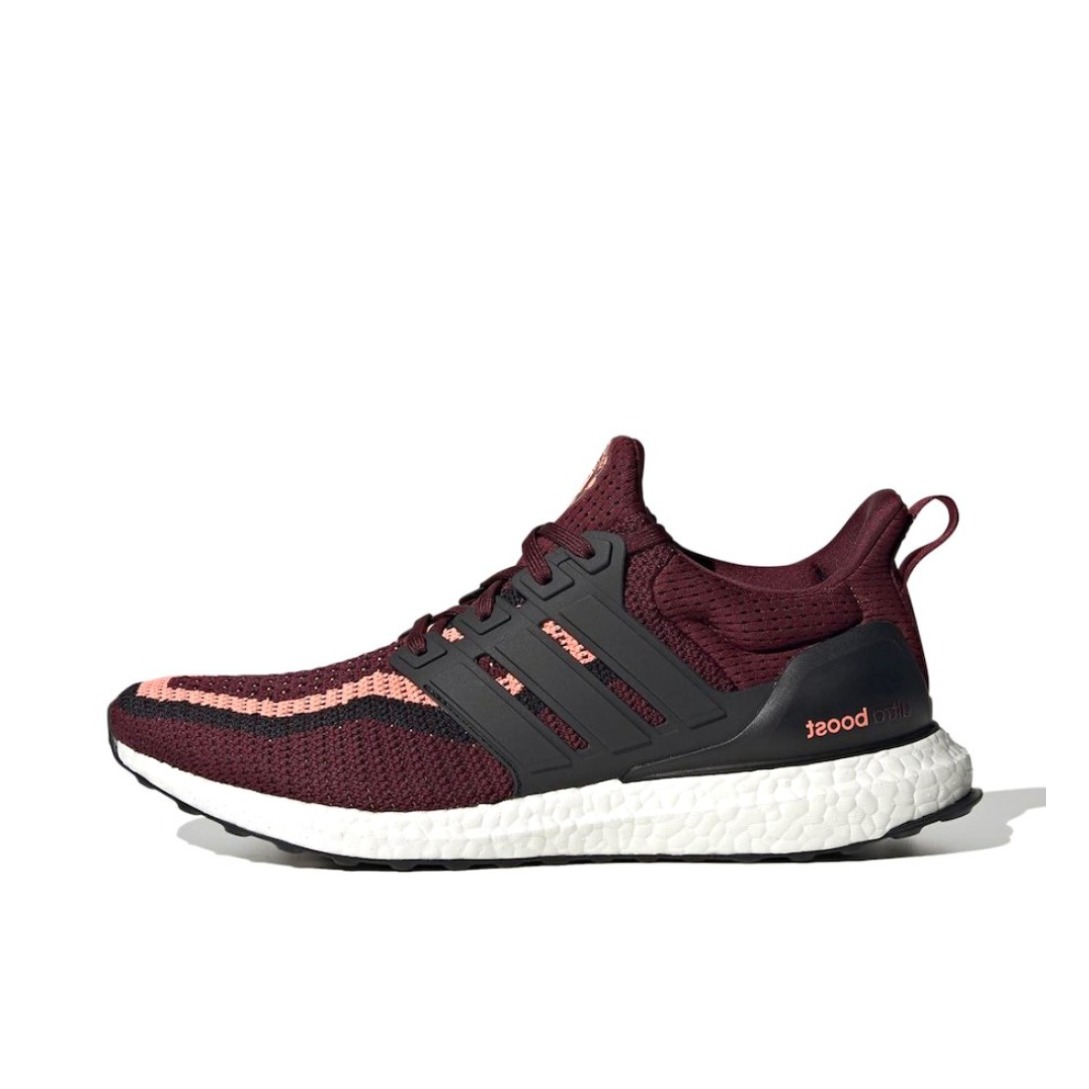 推荐商品：adidas UltraBoost DNA 跑鞋 防滑耐磨轻便透气织物网面缓震合成革支撑抗扭转轻运动回弹 曼联限定/酒红/黑