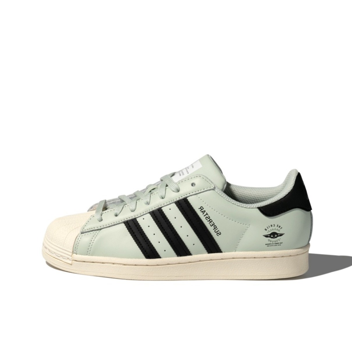 推荐商品：【宋雨琦同款】 adidas Originals Superstar 板鞋 轻便贝壳头薄底舒适百搭耐磨复古 Star Wars联名/绿色/黑色/乳白